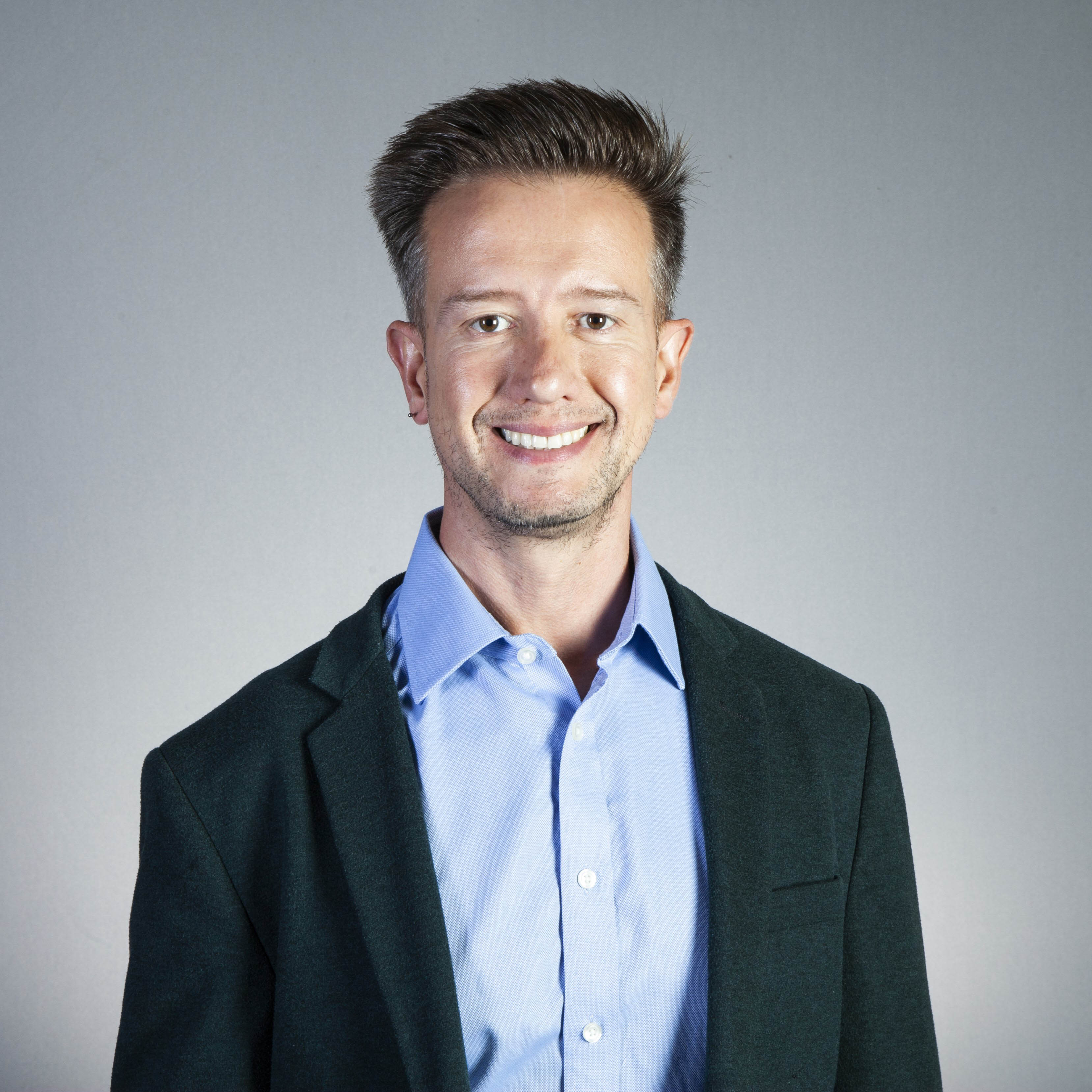 Giovanni Mantilla headshot with blue jacket and dark jacket